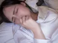 清純な見た目の彼女が、愛する彼氏のために、初めて出会ったおじさんに抱かれる。 サンプル4